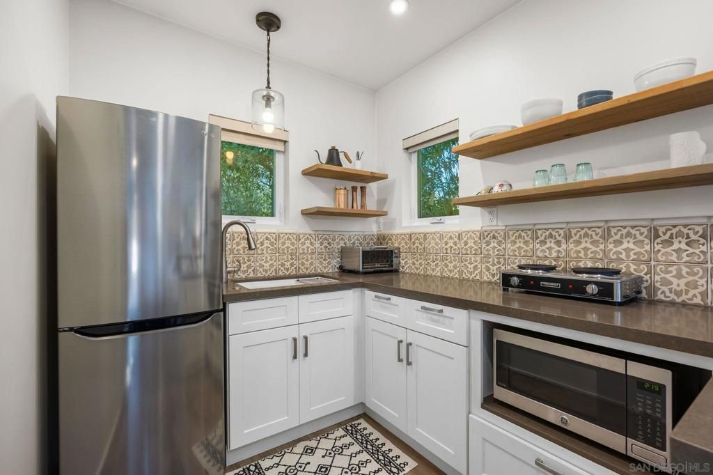 Image 39 of property listing at 554 & 556 Stratford Dr, Encinitas, CA 92024