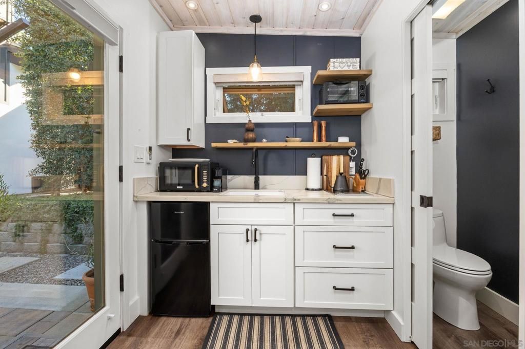 Image 44 of property listing at 554 & 556 Stratford Dr, Encinitas, CA 92024