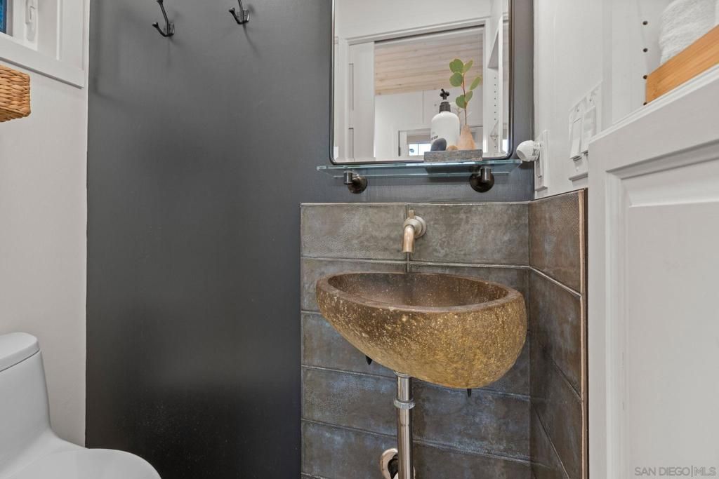 Image 46 of property listing at 554 & 556 Stratford Dr, Encinitas, CA 92024