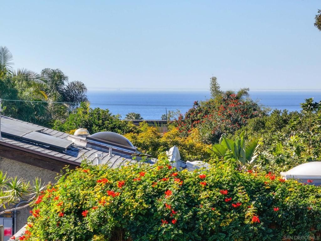 Image 9 of property listing at 554 & 556 Stratford Dr, Encinitas, CA 92024