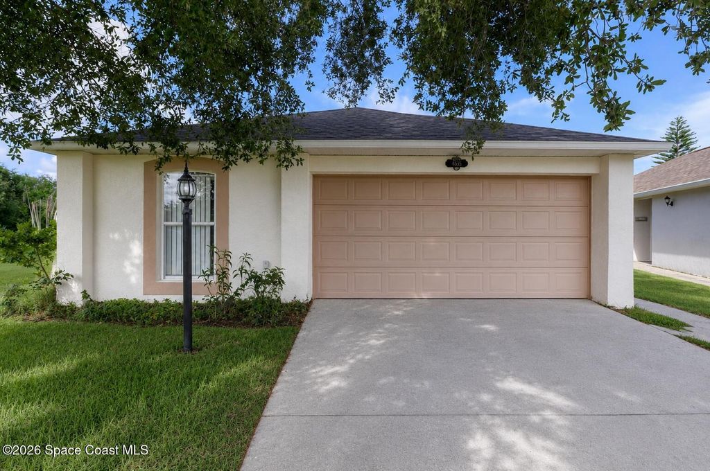 2153 Redwood Circle NE, Palm Bay, FL 32905