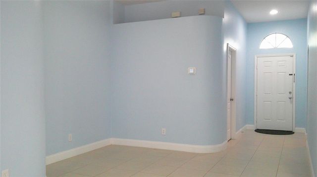 8512 CANTERBURY LAKE BOULEVARD, Tampa, FL 33619