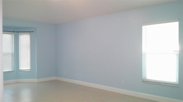 8512 CANTERBURY LAKE BOULEVARD, Tampa, FL 33619