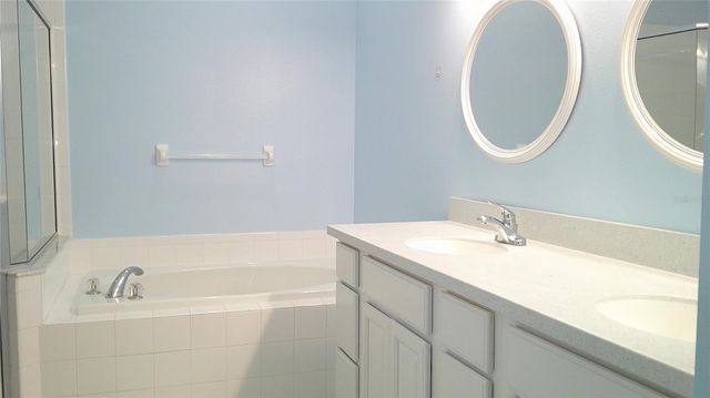 8512 CANTERBURY LAKE BOULEVARD, Tampa, FL 33619