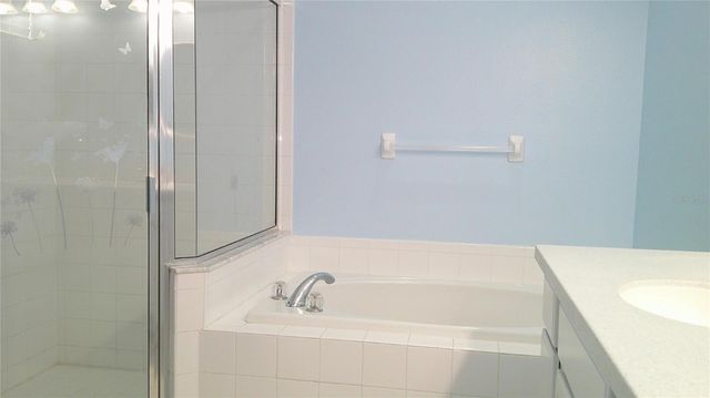 8512 CANTERBURY LAKE BOULEVARD, Tampa, FL 33619