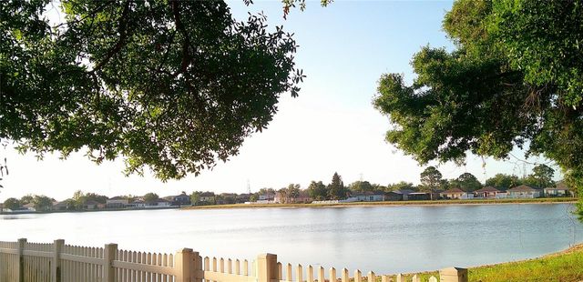 8512 CANTERBURY LAKE BOULEVARD, Tampa, FL 33619