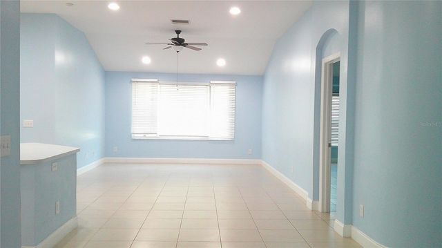 8512 CANTERBURY LAKE BOULEVARD, Tampa, FL 33619