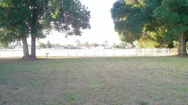 8512 CANTERBURY LAKE BOULEVARD, Tampa, FL 33619