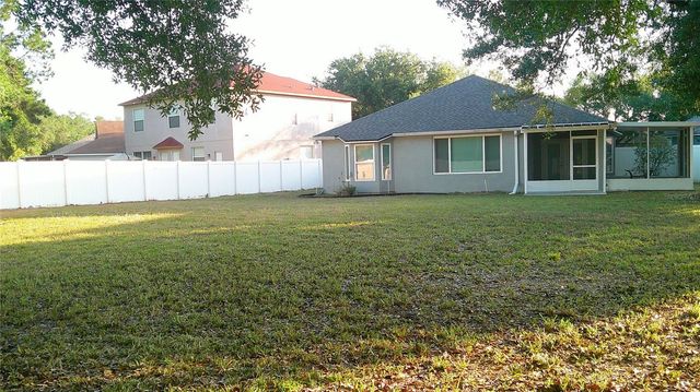 8512 CANTERBURY LAKE BOULEVARD, Tampa, FL 33619