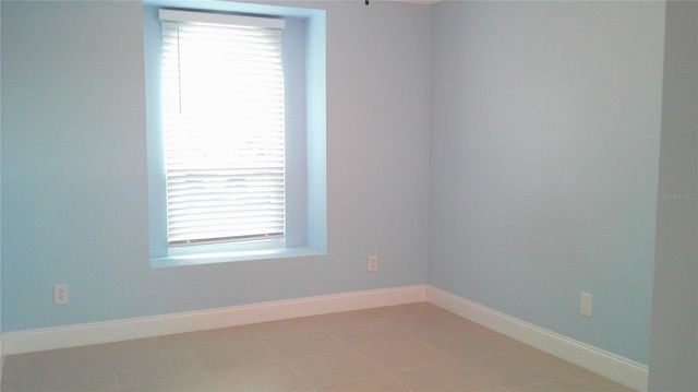 8512 CANTERBURY LAKE BOULEVARD, Tampa, FL 33619