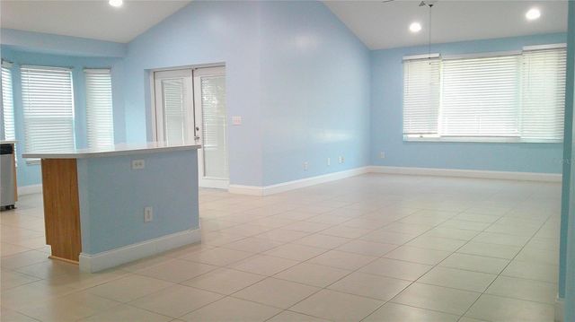 8512 CANTERBURY LAKE BOULEVARD, Tampa, FL 33619