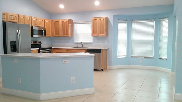 8512 CANTERBURY LAKE BOULEVARD, Tampa, FL 33619