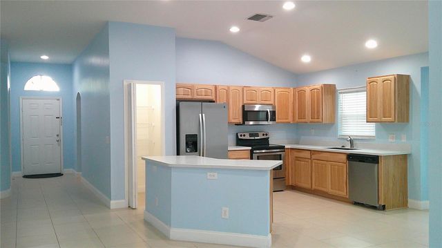 8512 CANTERBURY LAKE BOULEVARD, Tampa, FL 33619