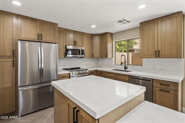 4052 E ABRAHAM Lane, Phoenix, AZ 85050