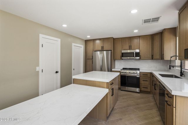 4052 E ABRAHAM Lane, Phoenix, AZ 85050