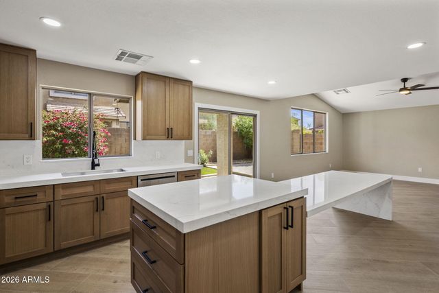 4052 E ABRAHAM Lane, Phoenix, AZ 85050