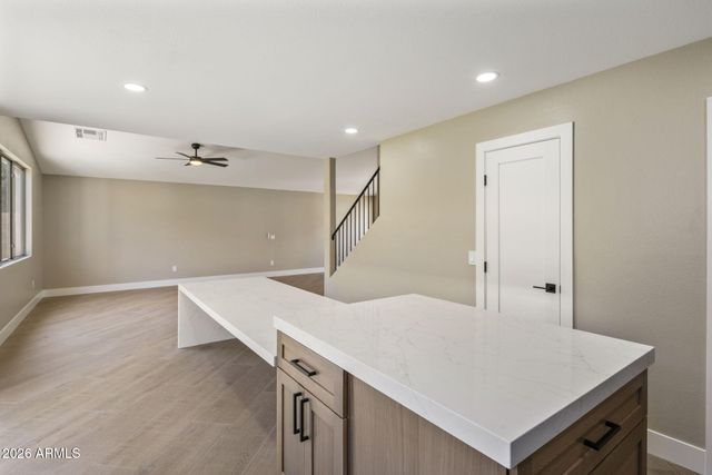 4052 E ABRAHAM Lane, Phoenix, AZ 85050