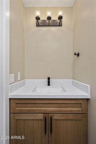 4052 E ABRAHAM Lane, Phoenix, AZ 85050