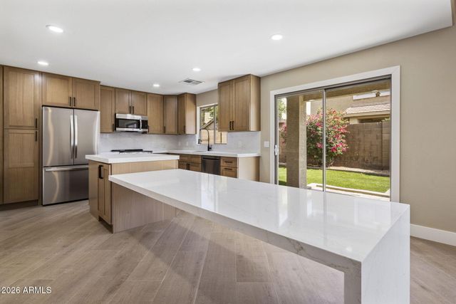 4052 E ABRAHAM Lane, Phoenix, AZ 85050