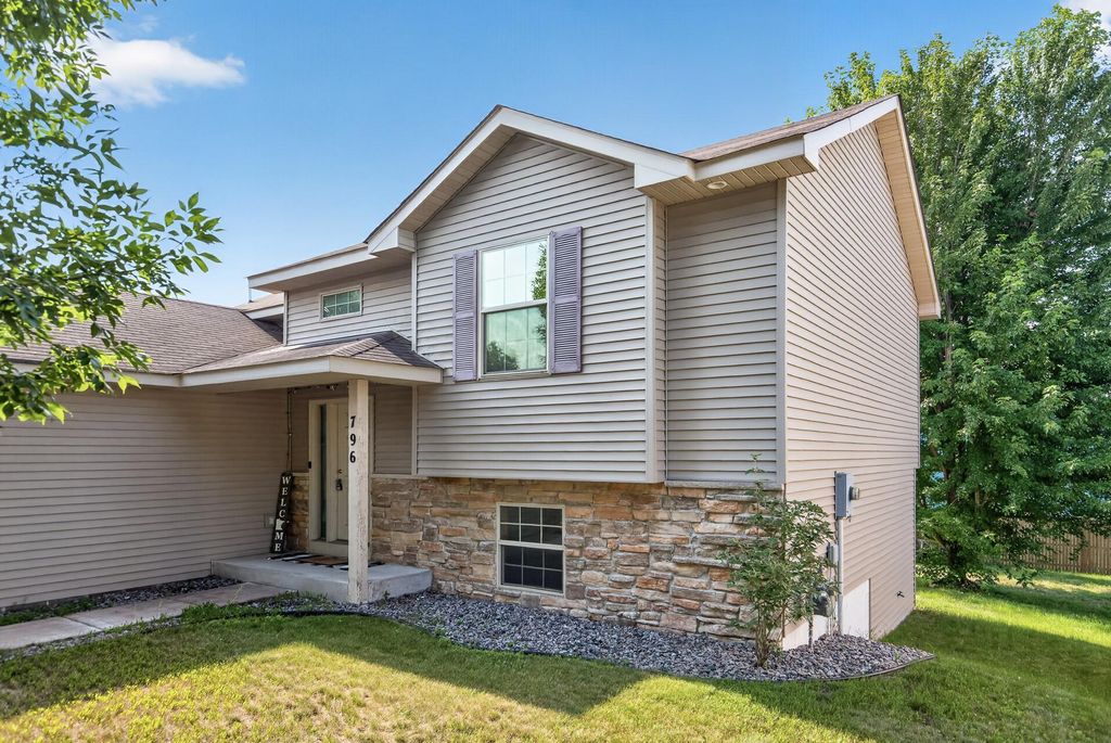 796 Park Brook Road NW, Isanti, MN 55040