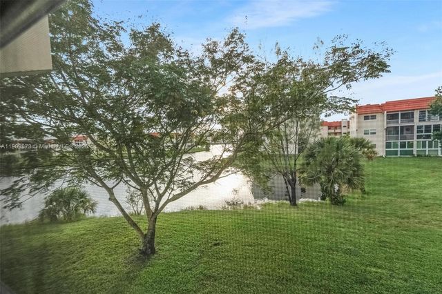 8000 N Sunrise Lakes Dr 207, Sunrise, FL 33322