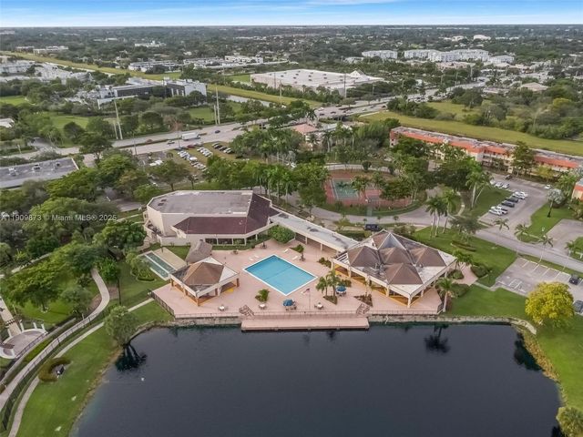 8000 N Sunrise Lakes Dr 207, Sunrise, FL 33322