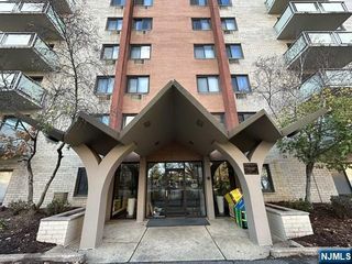 77 Prospect Avenue 2M, Hackensack, NJ 07601