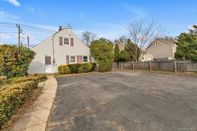 1 Ranch Lane, Levittown, NY 11756