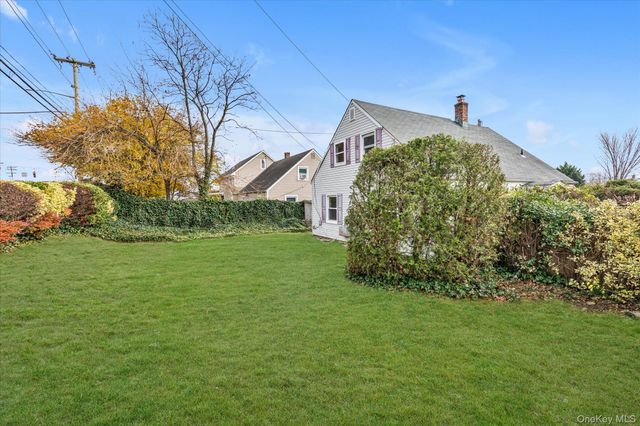 1 Ranch Lane, Levittown, NY 11756