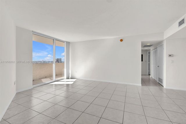 19501 W Country Club Drive 2011, Aventura, FL 33180