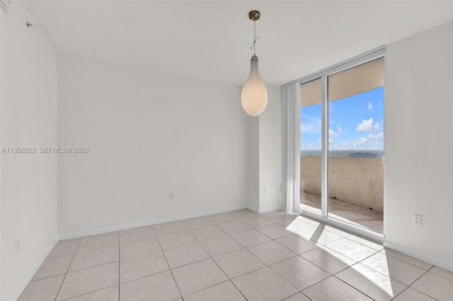 19501 W Country Club Drive 2011, Aventura, FL 33180