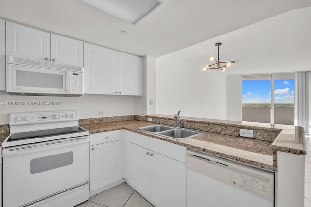 19501 W Country Club Drive 2011, Aventura, FL 33180