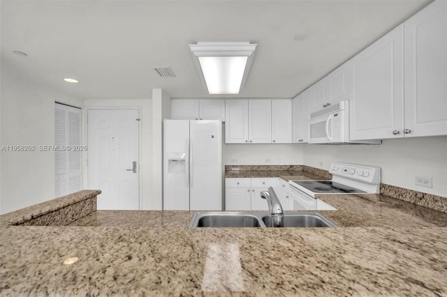 19501 W Country Club Drive 2011, Aventura, FL 33180