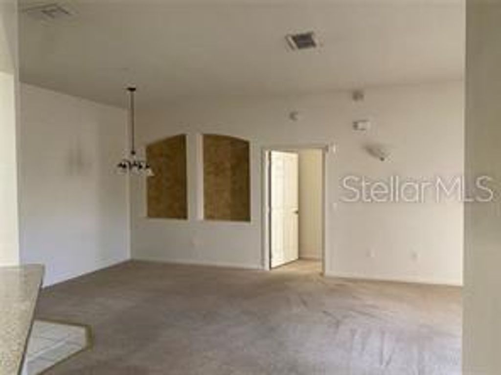 Image 4 of property listing at 3301 WHITESTONE CIRCLE 205, Kissimmee, FL 34741