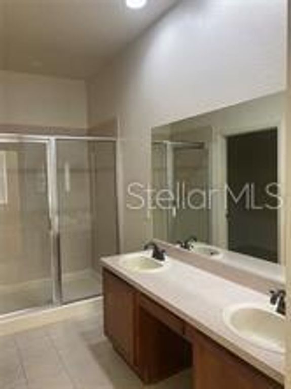 Image 10 of property listing at 3301 WHITESTONE CIRCLE 205, Kissimmee, FL 34741