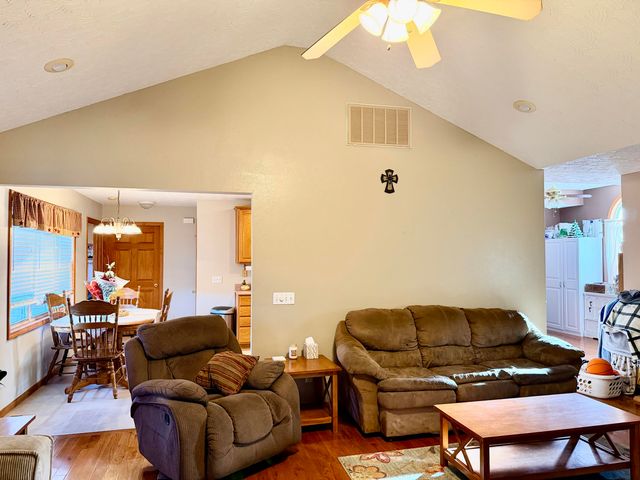 234 N Dade 133, Greenfield, MO 65661