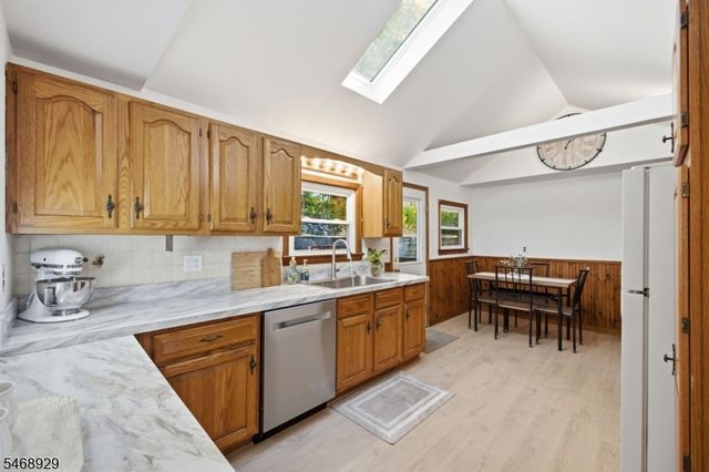 53 Lake Shore Rd E, Hardyston Twp., NJ 07460