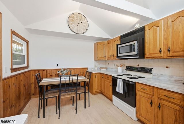 53 Lake Shore Rd E, Hardyston Twp., NJ 07460