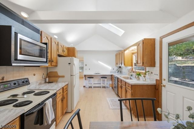 53 Lake Shore Rd E, Hardyston Twp., NJ 07460