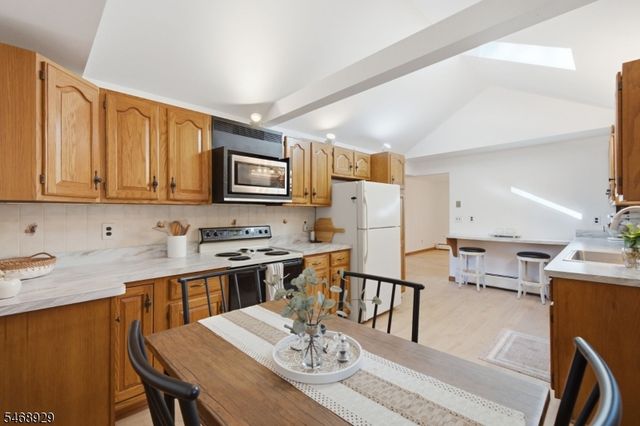 53 Lake Shore Rd E, Hardyston Twp., NJ 07460