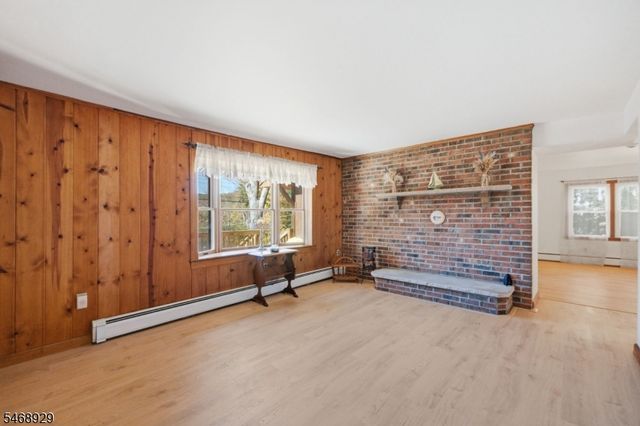 53 Lake Shore Rd E, Hardyston Twp., NJ 07460