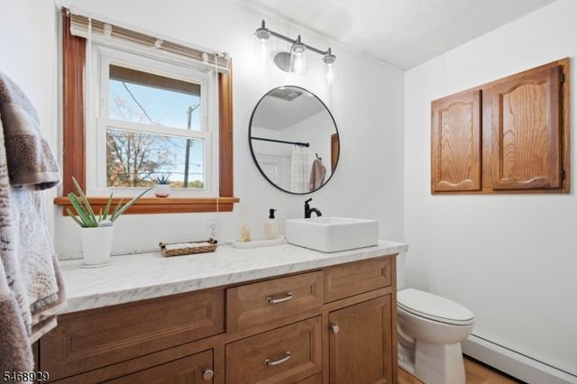 53 Lake Shore Rd E, Hardyston Twp., NJ 07460
