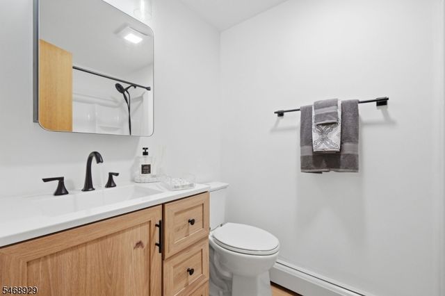 53 Lake Shore Rd E, Hardyston Twp., NJ 07460