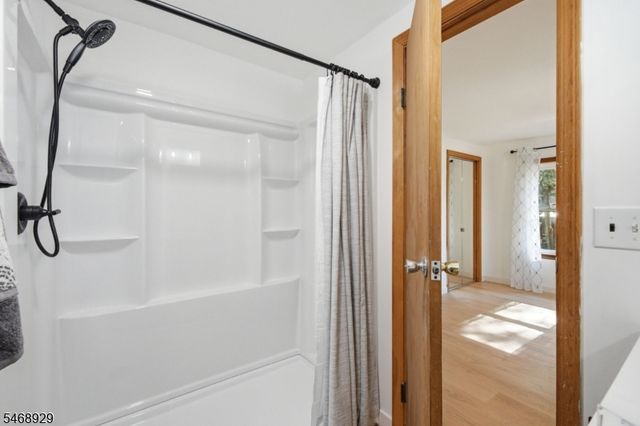 53 Lake Shore Rd E, Hardyston Twp., NJ 07460