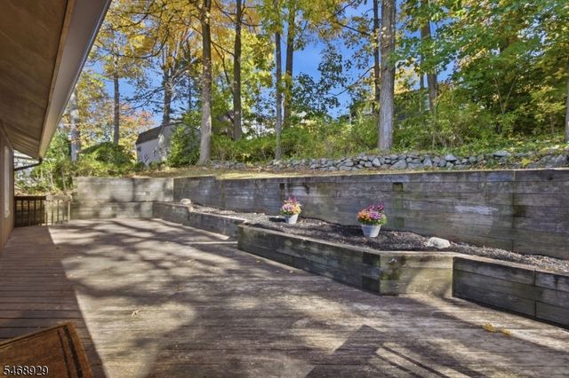 53 Lake Shore Rd E, Hardyston Twp., NJ 07460