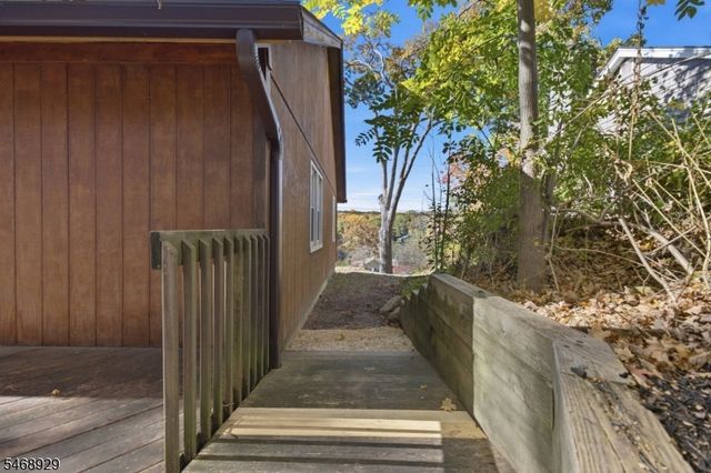 53 Lake Shore Rd E, Hardyston Twp., NJ 07460