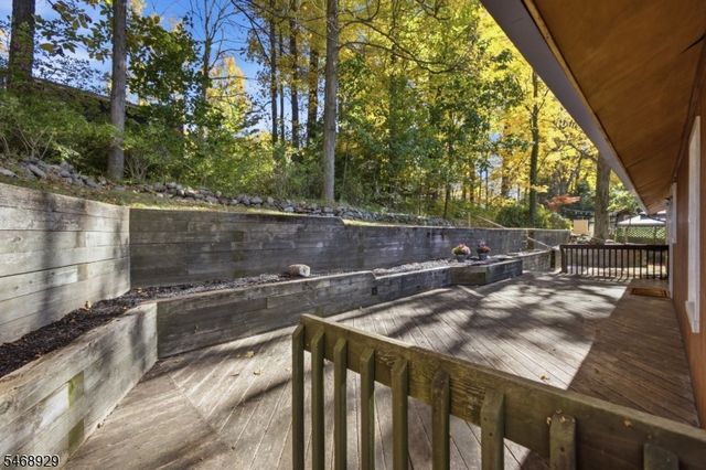 53 Lake Shore Rd E, Hardyston Twp., NJ 07460