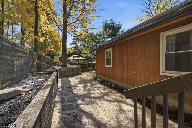 53 Lake Shore Rd E, Hardyston Twp., NJ 07460