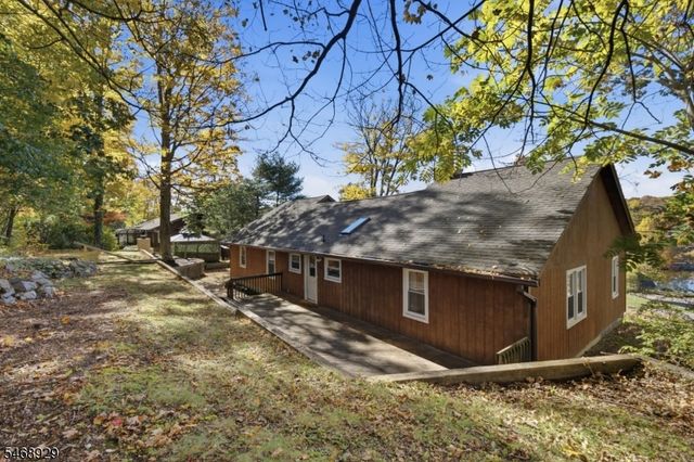 53 Lake Shore Rd E, Hardyston Twp., NJ 07460