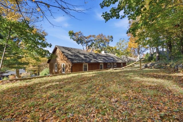 53 Lake Shore Rd E, Hardyston Twp., NJ 07460